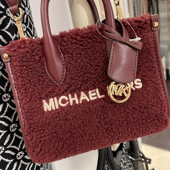 Michael Kors Mirella Extra-Small Sherpa XS SHOPPER XBODY
SHEARLING Crossbody - Picture 11 of 16